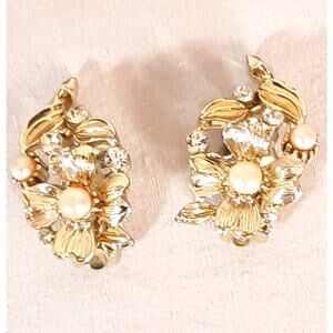 Lisner Earrings Gold Tone Pearly Beads & Rhinestone Flowers Clip Ons